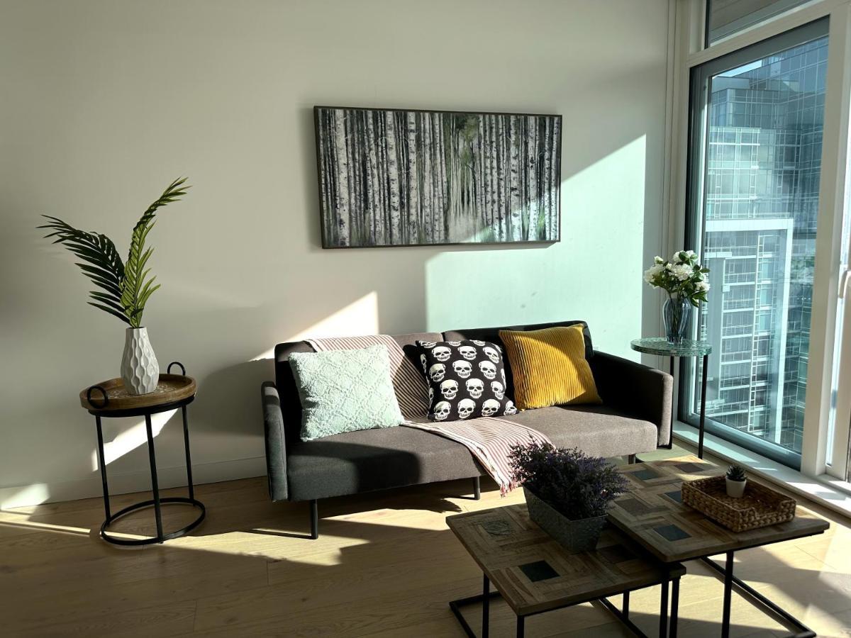 Metro Central Incredible Stylish & Cozy Burnaby Exterior photo
